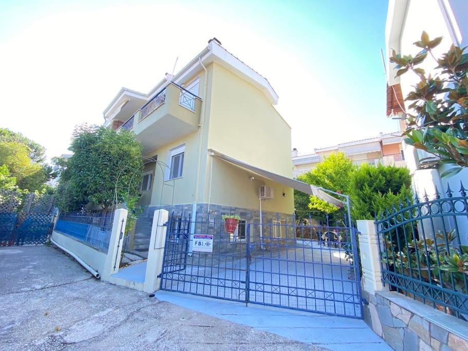 Strati'S Place Palaiontsiflikion Bagian luar foto