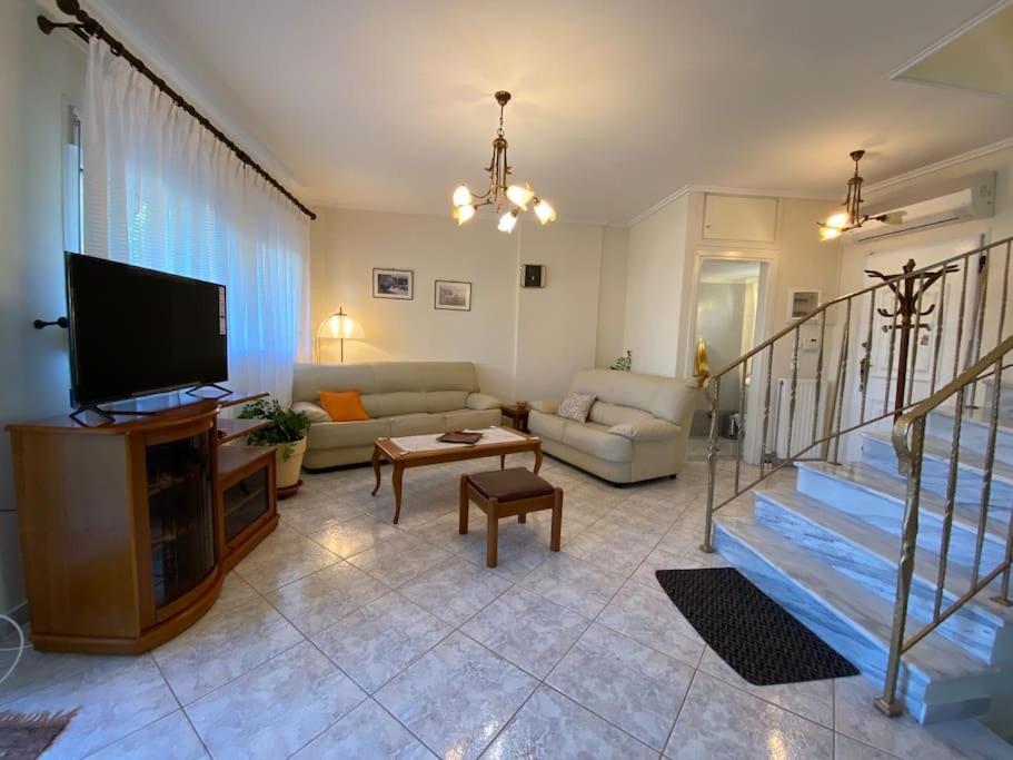 Strati'S Place Palaiontsiflikion Bagian luar foto